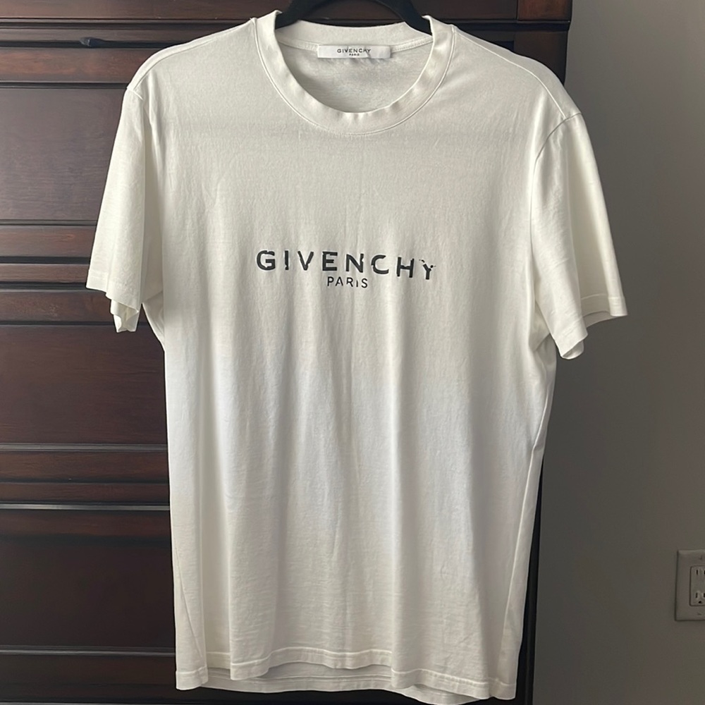 White classic Givenchy shirt Worn Twice excellent Condition!